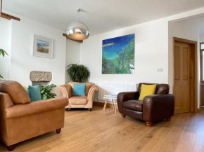 Stunning Spacious Home~Heart of Penzance w/ Garden